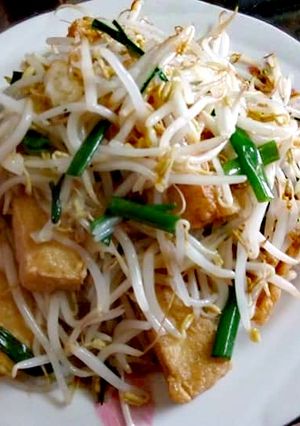 Hình của món Giá đỗ xào đậu phụ chay.