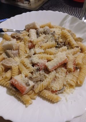 Una foto de Pasta con surimi,champignones y crema