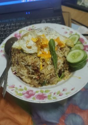 รูปของ ผัดกะเพราหมูสับไข่ทอด ข้าวผัดกะเพราคุกข้าว