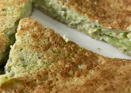 Tortilla de brócoli y pollo para bebés