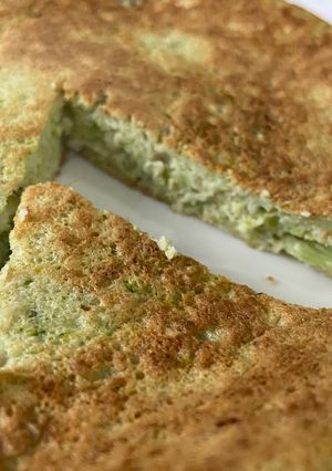 Una foto de Tortilla de brócoli y pollo para bebés