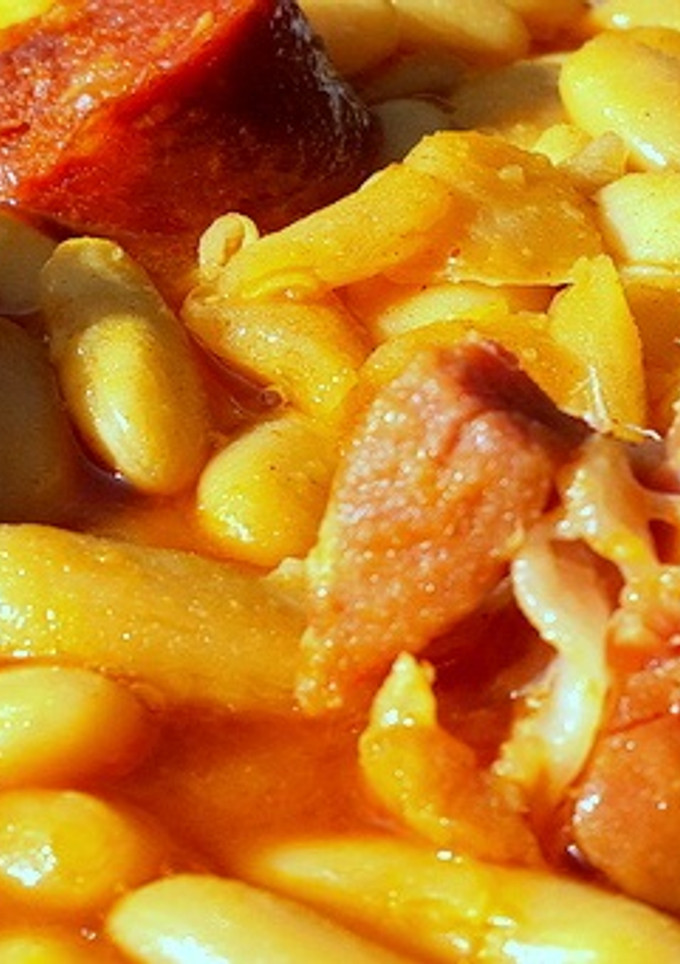 Una foto de Fabada Asturiana