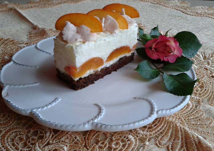 Tejszínhabos túrós, mascarponés, sárgabarackos szelet