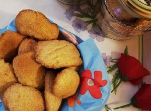 Foto di Biscotti alle mandorle e miele senza uova e burro