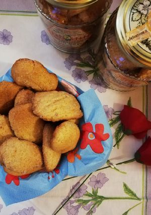 Foto di Biscotti alle mandorle e miele senza uova e burro