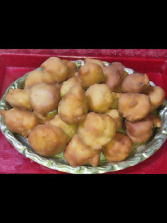 मीठे गुलगुले (मिल्क बनाना पफ) (Meethe Gulgule recipe in hindi) रेसिपी मुख्य फोटो