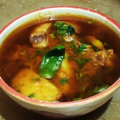 A picture of Aloo gosht.