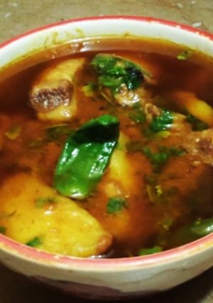 A picture of Aloo gosht.