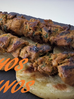 Una foto de Pinchos morunos
