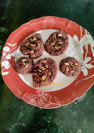 A picture of Oats Beetroot Cookies.