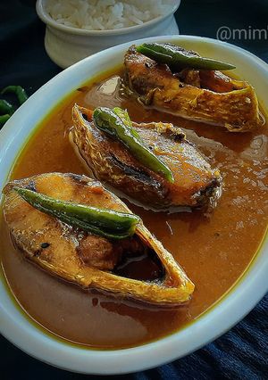 ইলিশের তেল ঝাল (illisher tel jhal recipe in Bengali) রেসিপির প্রধান ছবি
