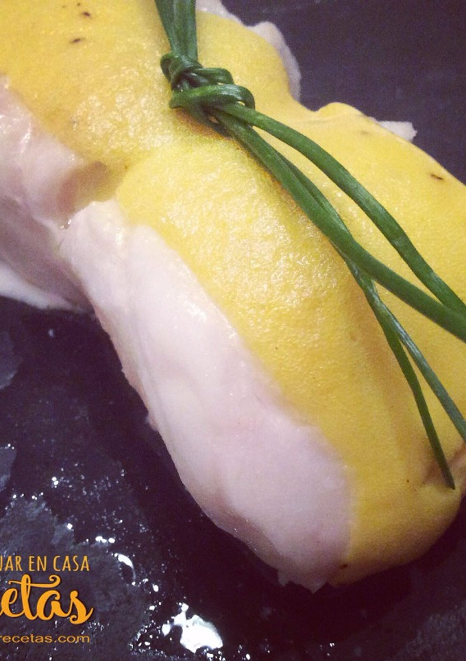 Una foto de Merluza al aroma de eneldo gratinada con mayonesa de azafrán - Sous Vide