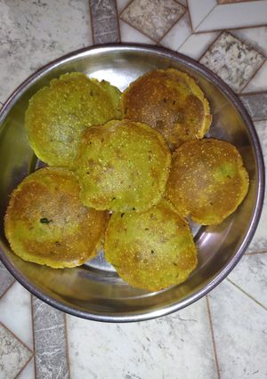 પાલક પૂરી (Palak Poori Recipe In Gujarati) રેસીપી મુખ્ય ફોટો