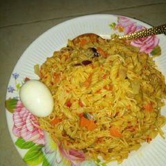 A picture of Jollof macaroni en spaghetti and boiled egg.