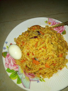 A picture of Jollof macaroni en spaghetti and boiled egg.