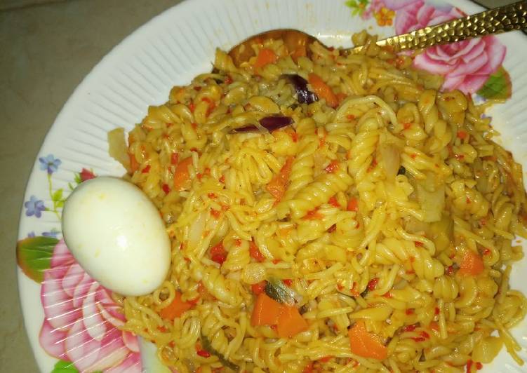 Step-by-Step Guide to Make Ultimate Jollof macaroni en spaghetti and boiled egg