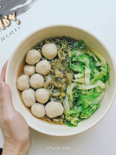 รูปของ บะหมี่ผักลูกชิ้นอกไก่ น้ำซุปมิโสะ