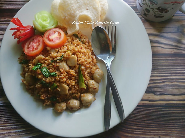 Resep: 256. Nasi Goreng Bakso, Daun Sawi, Cabe Merah Wajib Dicoba