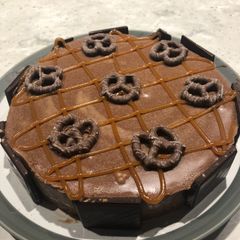 A picture of Salted caramel torte.