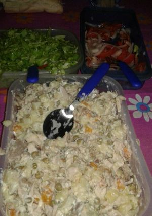 Una foto de Mayonesa de ave con ensaladas ♡