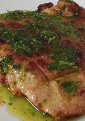 Una foto de Solomillo de cerdo a la plancha con salsa verde