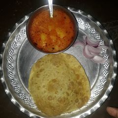 A picture of Pithi wali puri and Dahi aloo.