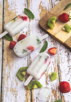 Une photo de Bâtonnets glacés coco & fruits