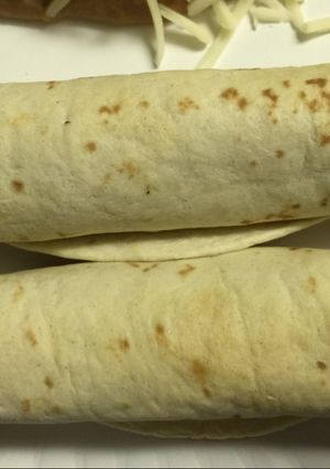 A picture of Creamy Baked Chicken Taquitos.