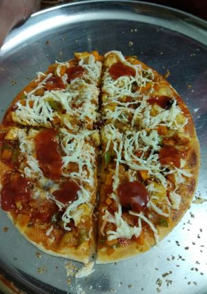 A picture of Veg paneer Pizza.