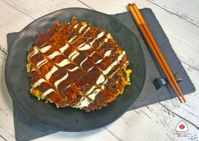 Okonomiyaki (Japanese pancake, chicken, & vegetables) 鶏肉お好み焼き