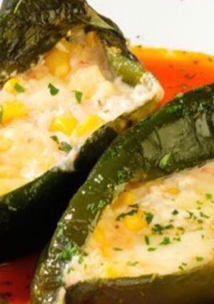 Una foto de Chiles rellenos con queso light ⭐️