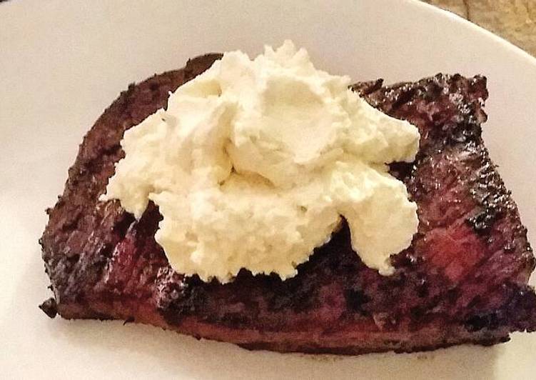 Creamy Horseradish Steak Topping