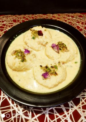 A picture of Rasmalai.