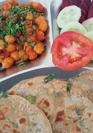 A picture of Chole with Spring onions Paratha.