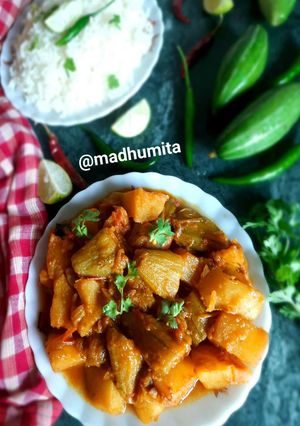 আলু পটলের ডালনা(Aloo Potoler Dalna Recipe in Bengali) রেসিপির প্রধান ছবি