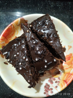 બ્રાઉની (Brownie Recipe In Gujarati) રેસીપી મુખ્ય ફોટો