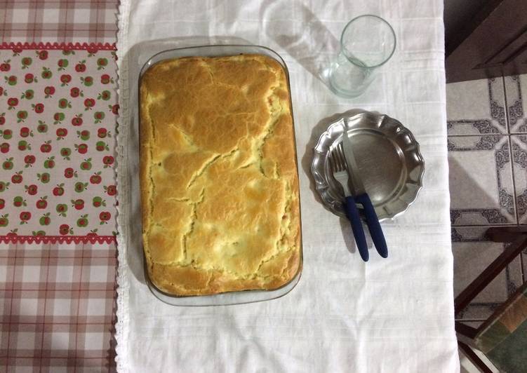 Torta cremosa de frango com palmito