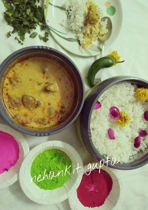 A picture of Kadhi Pakoda.