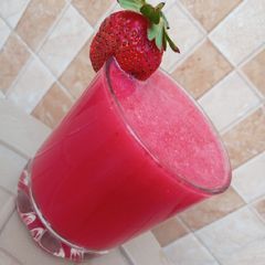 A picture of Strawberry lemonade.