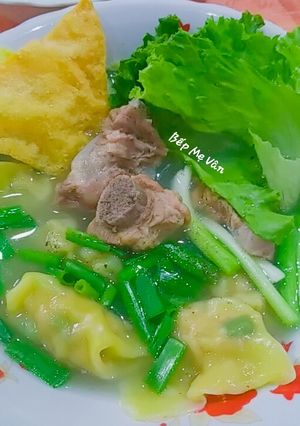 Hình của món Hoành thánh tôm thịt sườn non.
