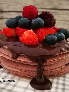 Una foto de Tortitas con frutos rojos