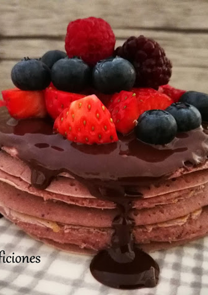 Una foto de Tortitas con frutos rojos