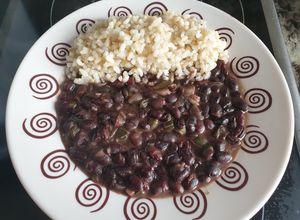 Foto principal de Frijoles negros a la cubana con arroz integral