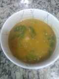 Sopa cremosa de lentilha e mostarda