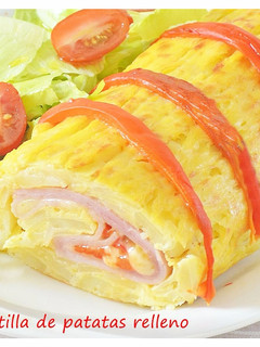 Una foto de Rollo de tortilla de patatas relleno