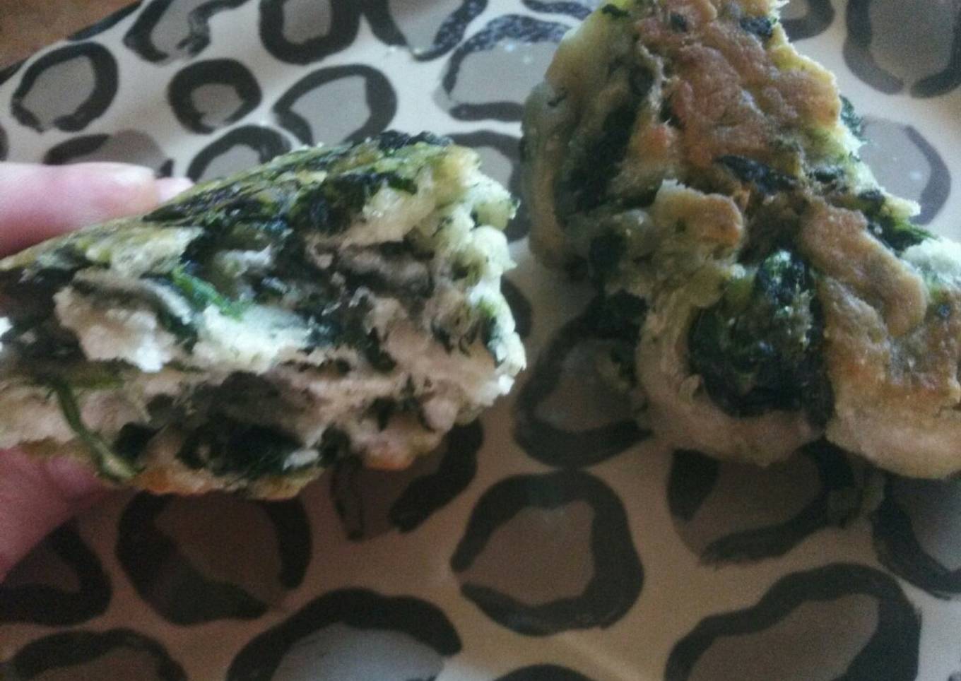 Fried spinach rolls