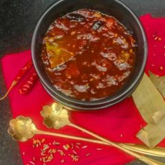 A picture of Comforting Gurwali Tamatar Ki Chutney/ Desi Tamatar Ki Chutney With Gur.