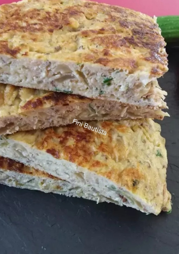 Una foto de Tortilla de sardinas y cebolla
