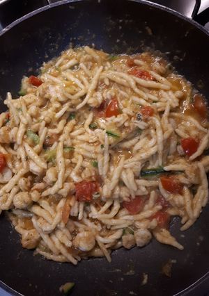 Foto di Pasta zucchine pomodorini e gamberetti