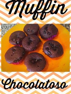 Una foto de Muffin de chocolate fácil de nesquik con chispas de chocolate!
